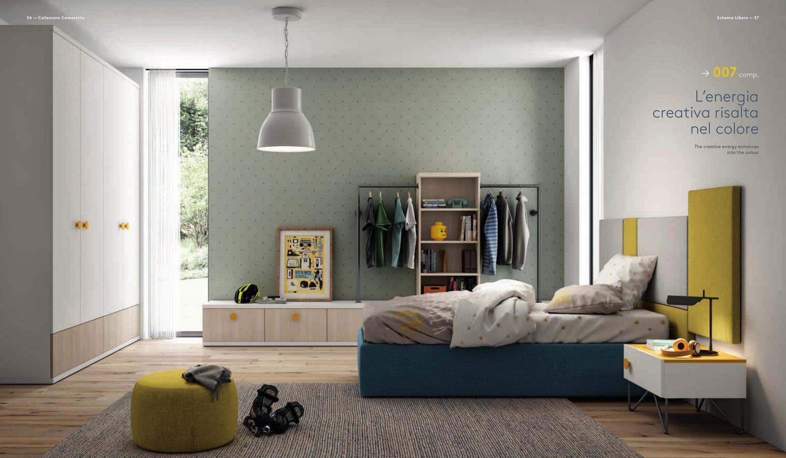 Cameretta con parete verde salvia, divano letto blu petrolio e testiera imbottita gialla