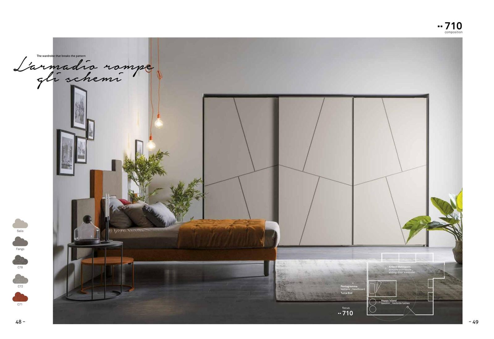 Camera con armadio scorrevole beige a motivo geometrico e letto con testiera bicolore