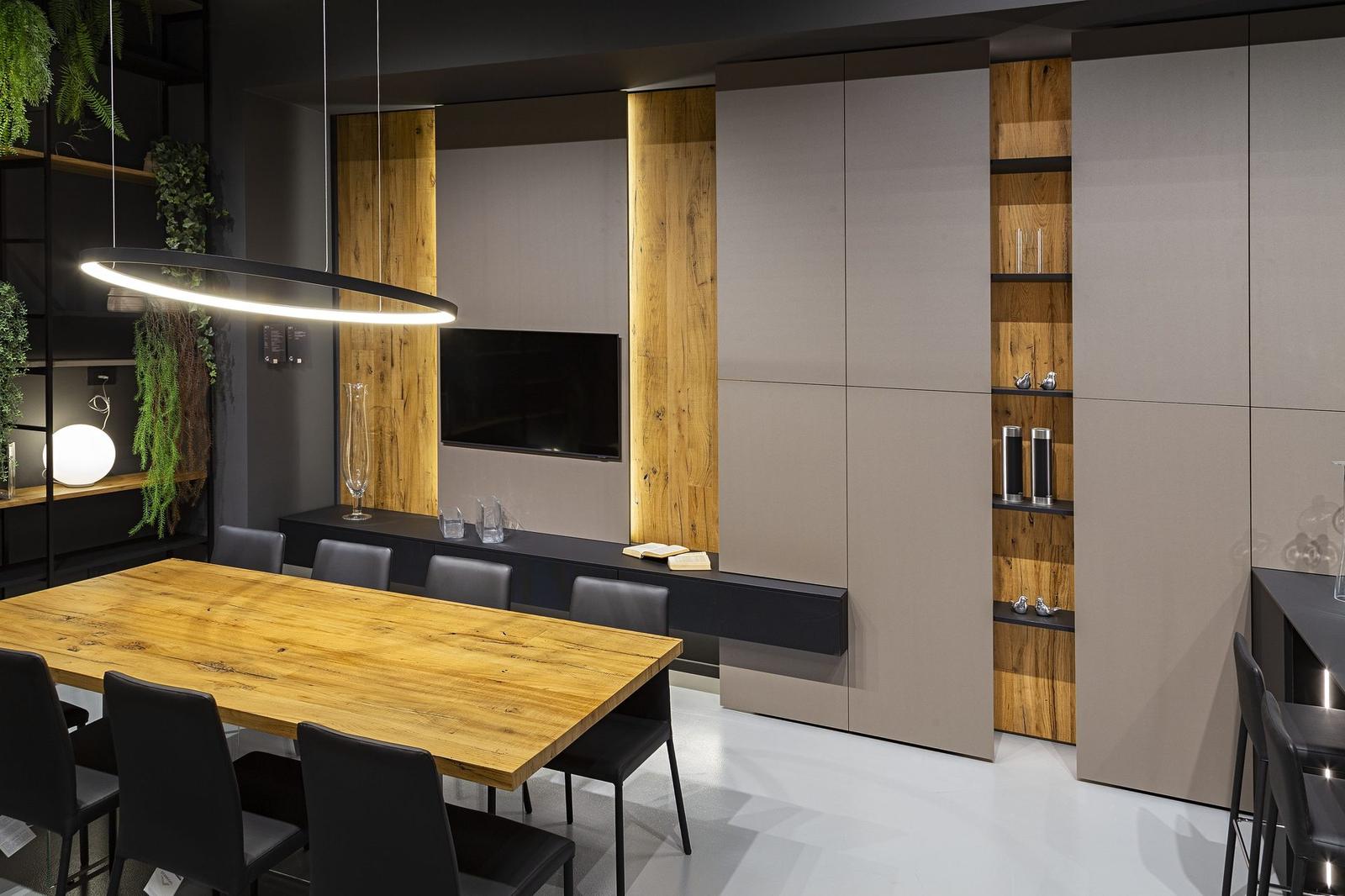 Dettaglio complementi d'arredo su piano cucina