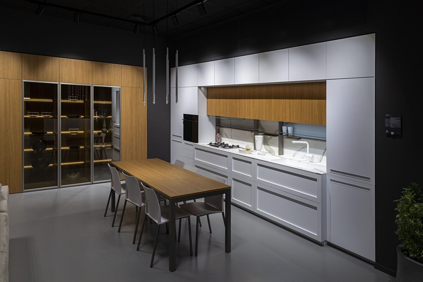 Dettaglio zona cottura e finiture cucina moderna