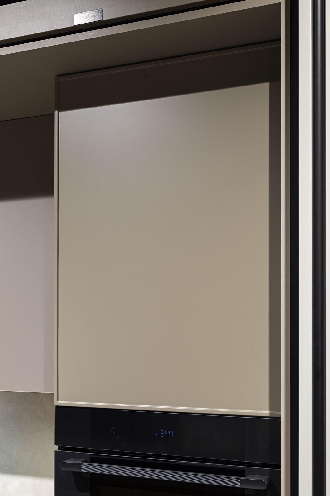 Colonna forno da incasso con display digitale e finitura tortora