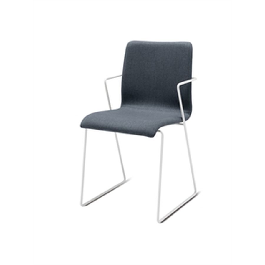 Sedia imbottita blu navy con braccioli e base a slitta bianca