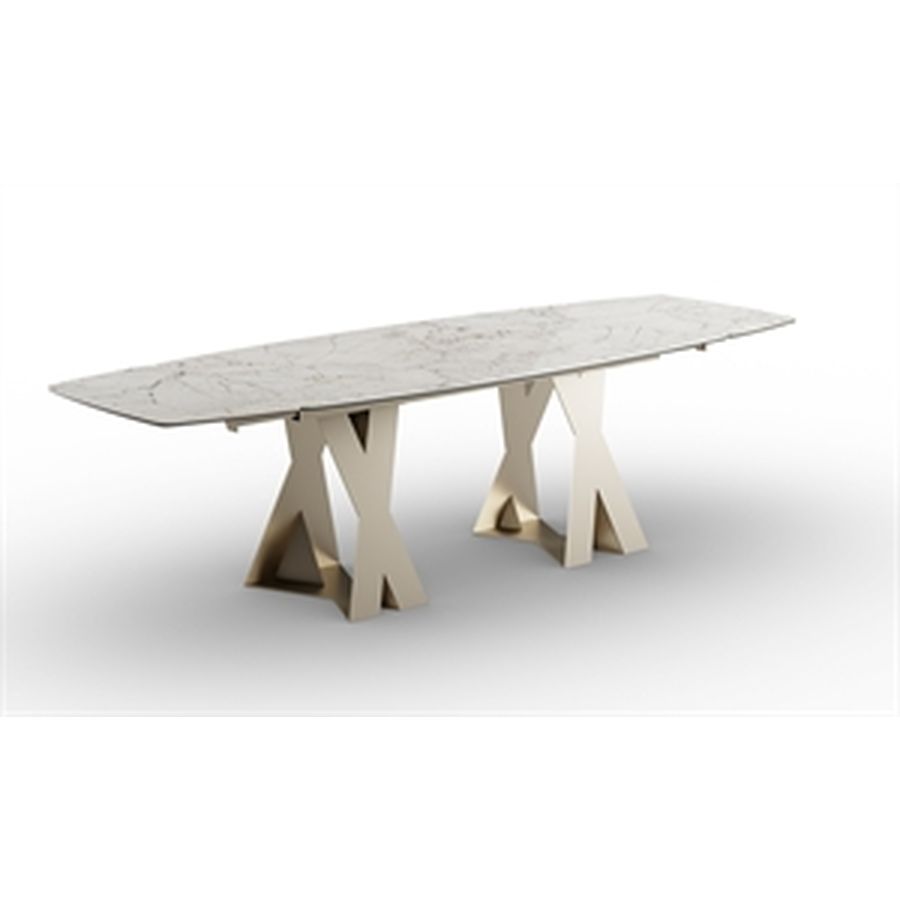 Tavolo chiaro con gambe scultoree in legno