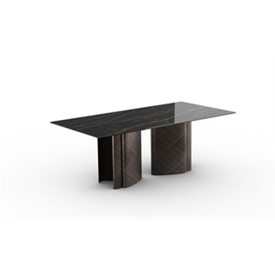 Tavolo scuro su base geometrica a blocco