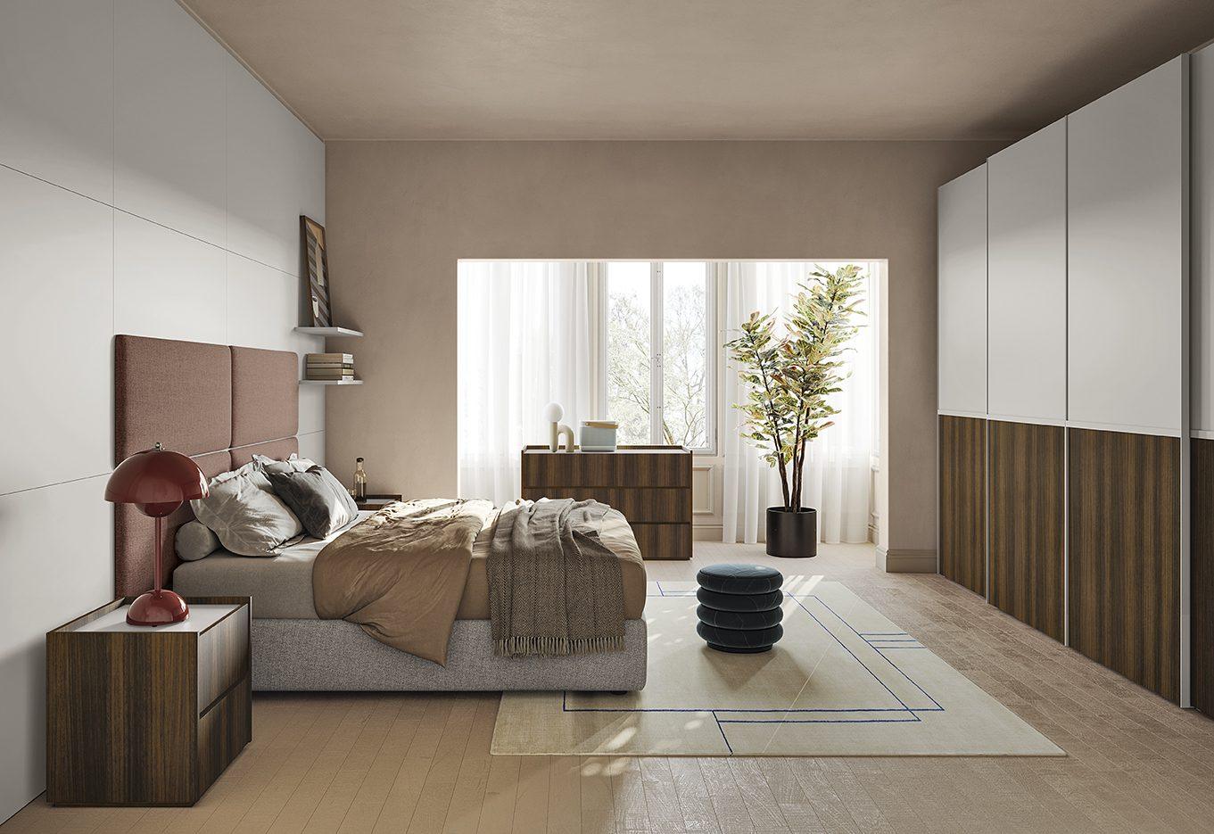 Camera da letto con testata imbottita rosa antico, armadio ad ante battenti bicolore bianco laccato e legno di noce, comodino in legno di noce con lampada da tavolo rossa