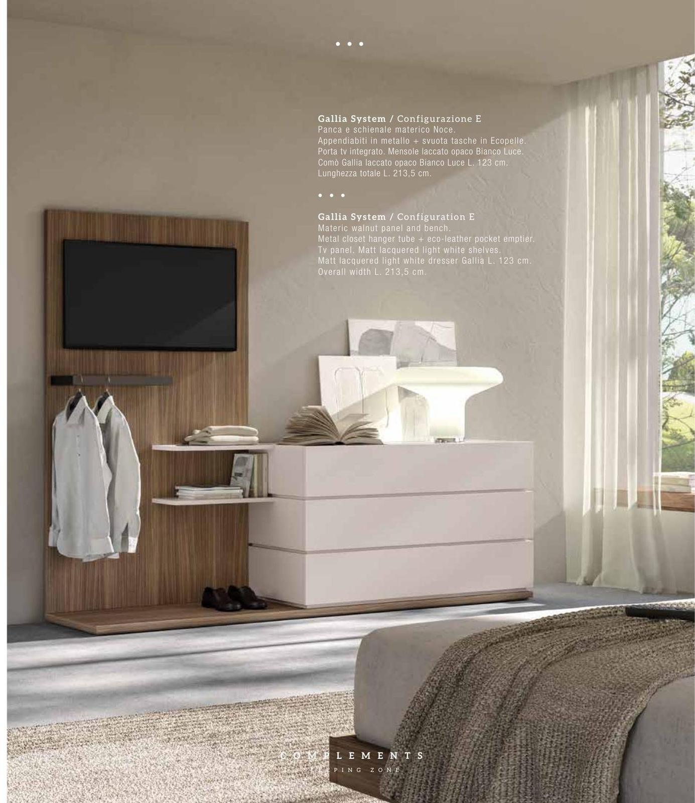 Complemento zona notte con pannello attrezzato in legno, porta tv integrato, appendiabiti e comò laccato bianco